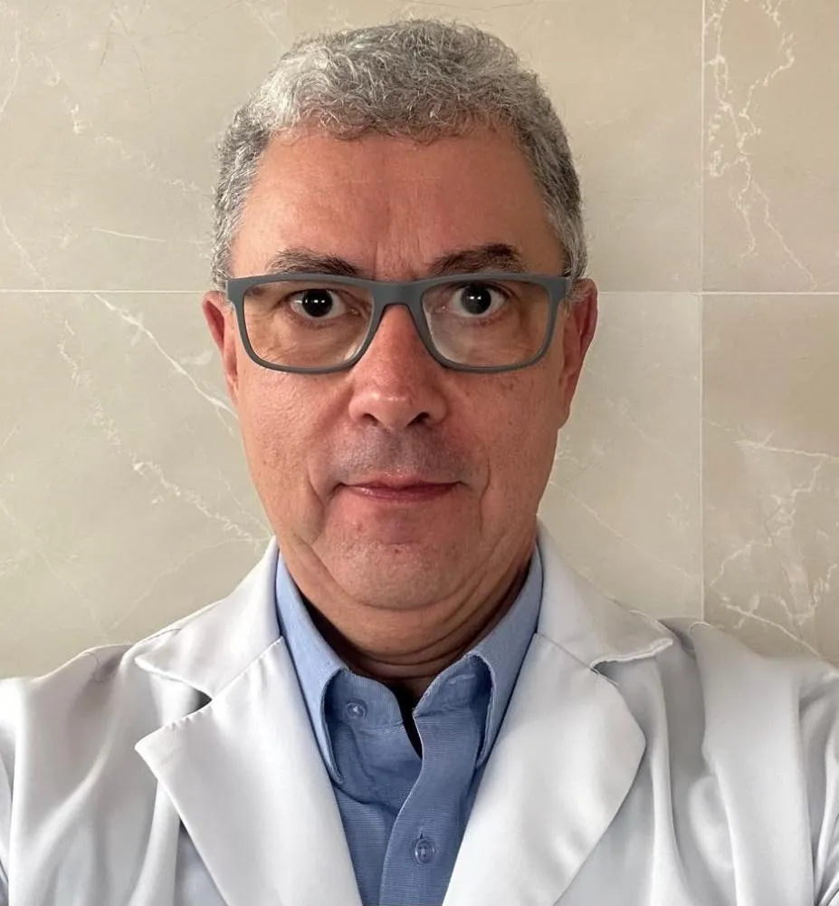 Dr. Carlos Eugênio Parolini, reumatologista e acupunturista da Unimed Araxá,